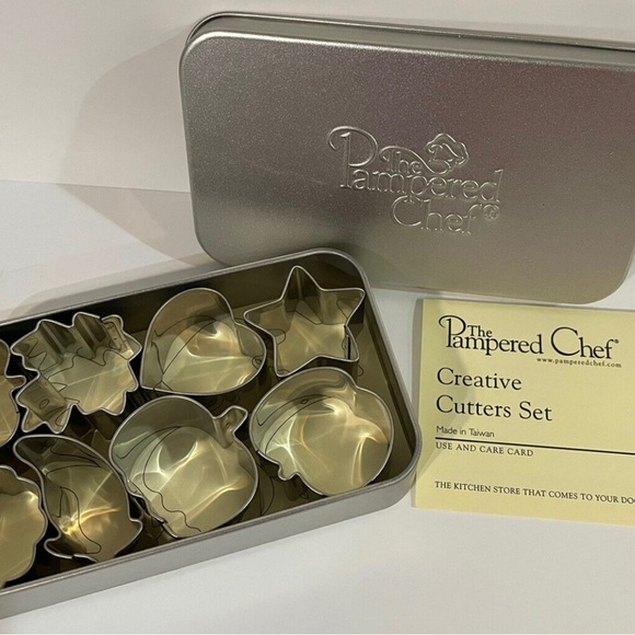 Pampered Chef Creative Cookie Cutters Set Never Been Opened - Picture 2 of 4